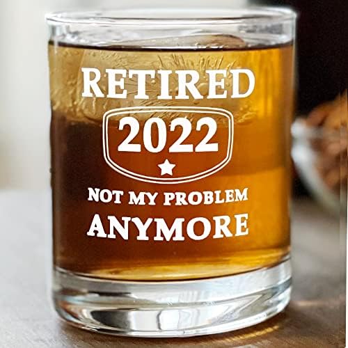 Čaša viskija s koktelom za umirovljenike-umirovljenje 2022. više nije moj problem-zabavno piće za umirovljenike, novo, pokloni za muškarce