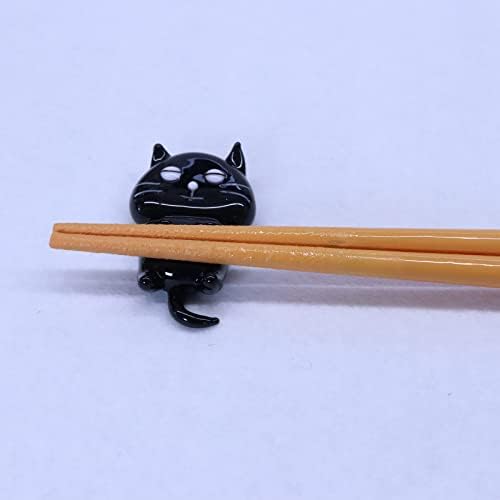 Novi slatki stakleni štapići, crna mačka