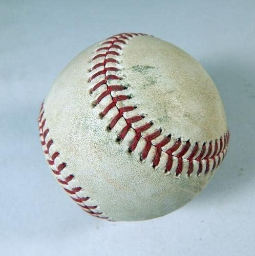 2022. Milwaukee Brewers Marlin igra koristio bejzbol Aaron Ashby Erik Gonzalez Foul - Igra se koristio bejzbol