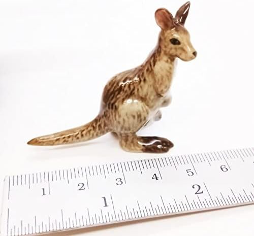 WitnyStore Tiny 1¼ Visoko gledanje mama s bebom u vrećici kenguruta - minijaturna ručno izrađena obojene keramičke figurice marsupalne